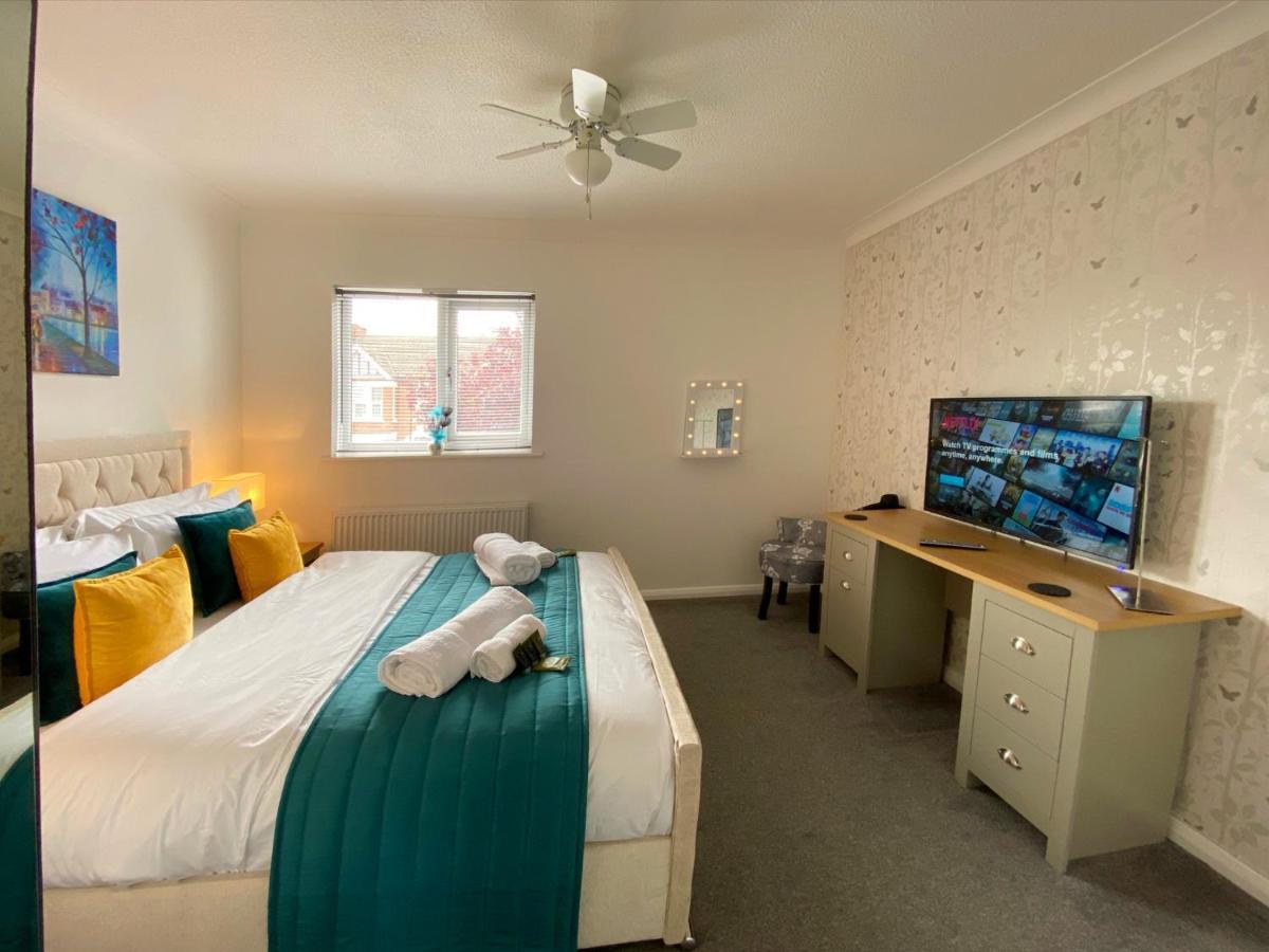 2 Bedroom Private House Near Bedford Town And Train Station Exterior foto