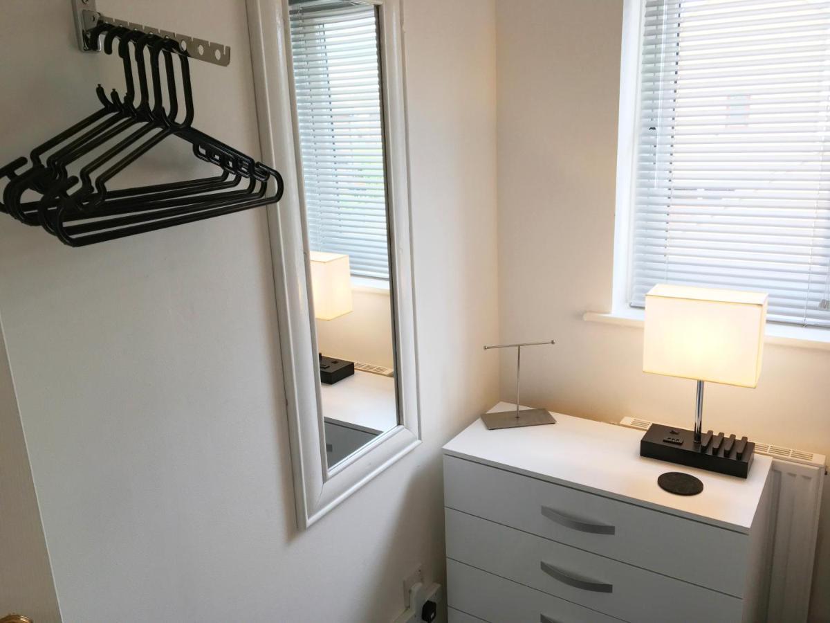 2 Bedroom Private House Near Bedford Town And Train Station Exterior foto