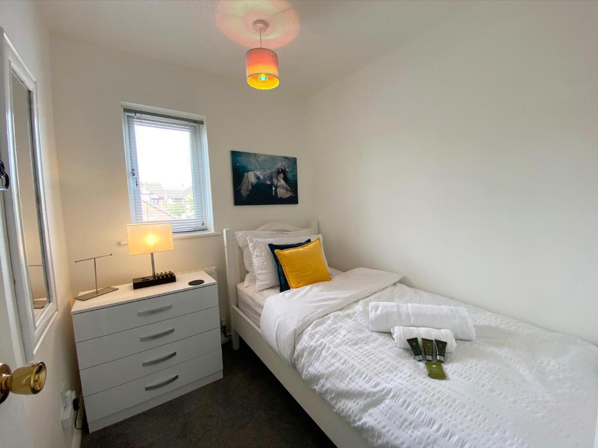 2 Bedroom Private House Near Bedford Town And Train Station Exterior foto