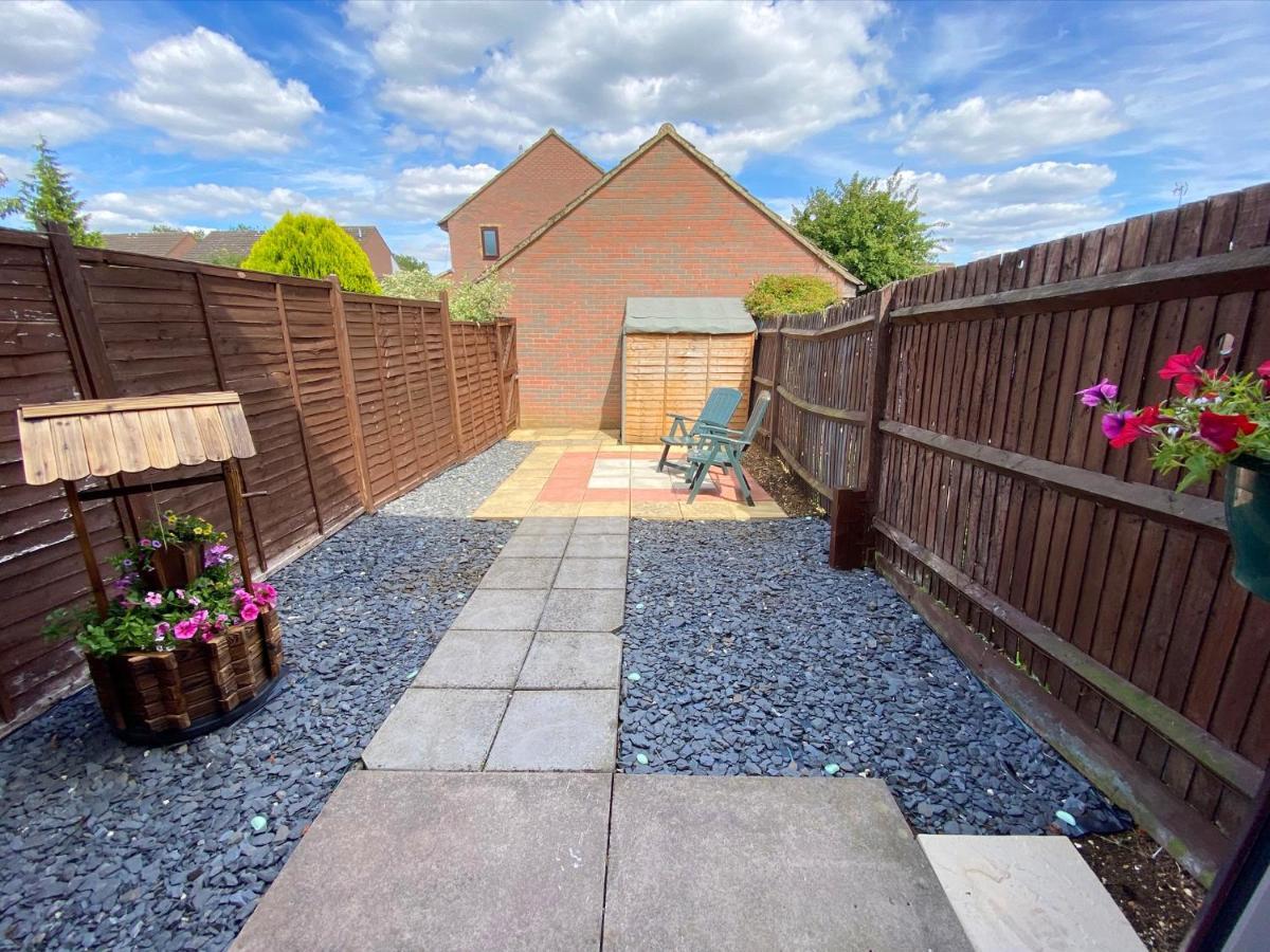 2 Bedroom Private House Near Bedford Town And Train Station Exterior foto